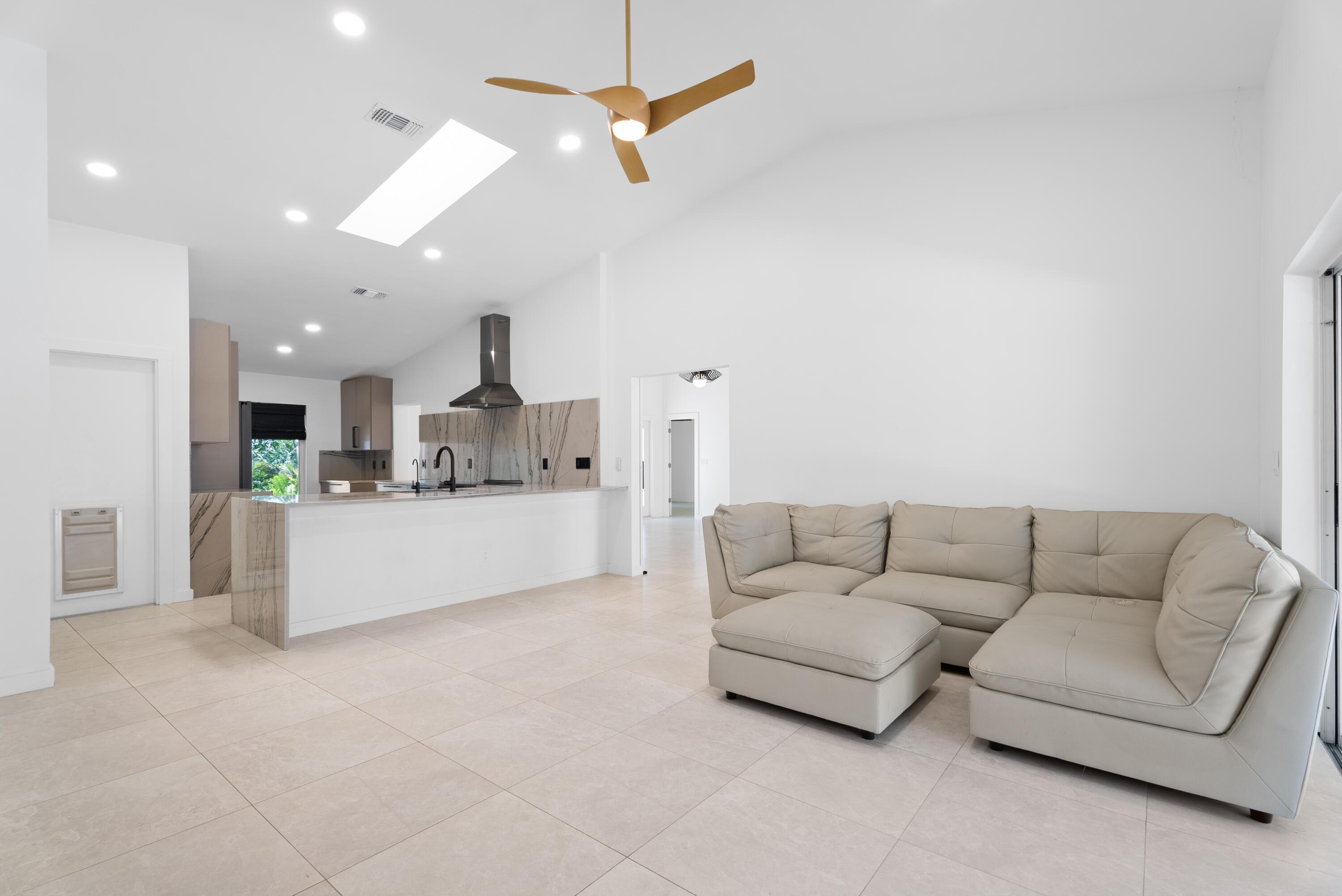 3082 NE Ivy Lane
