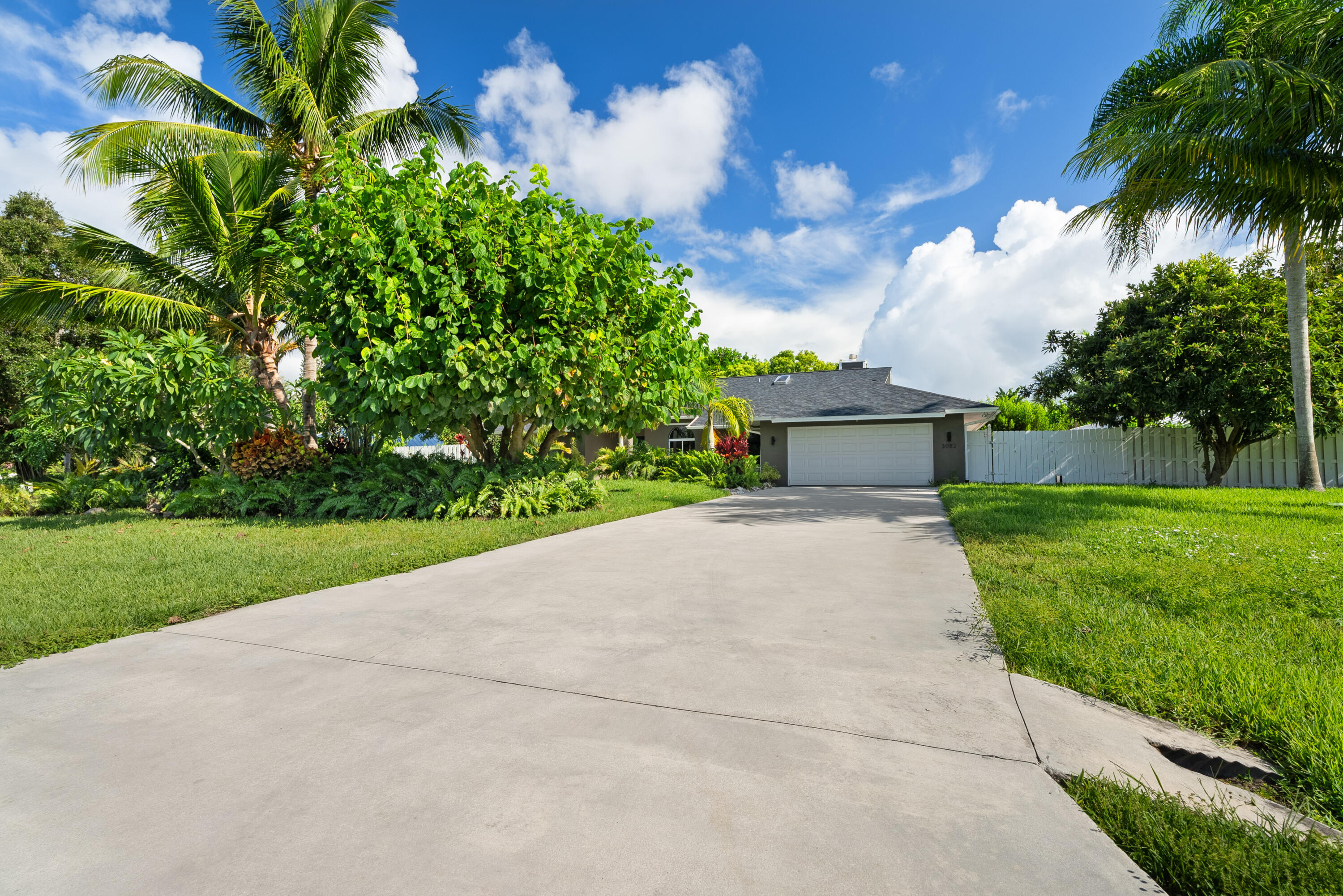 3082 NE Ivy Lane
