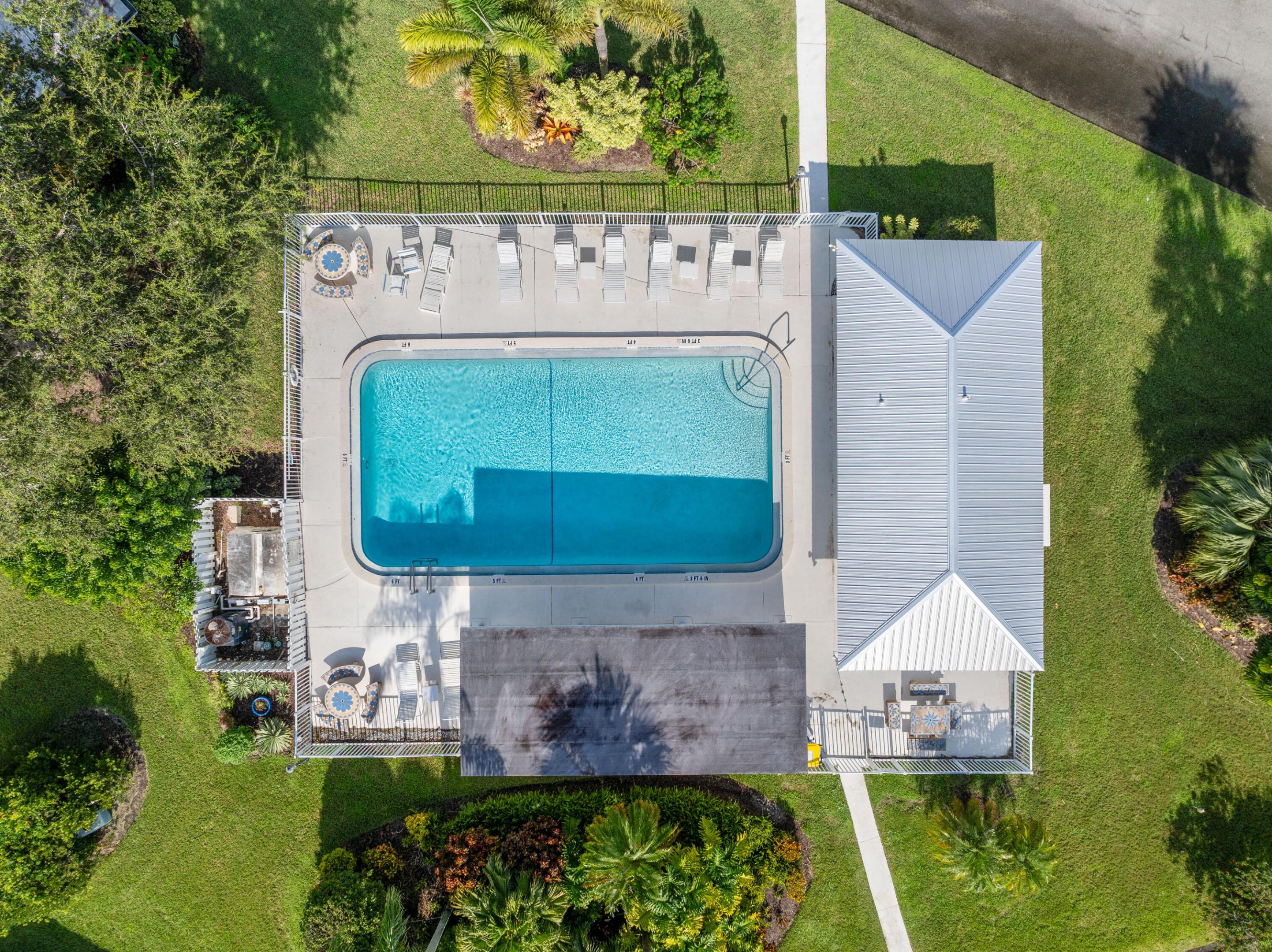 5233 SE Sea Island Way