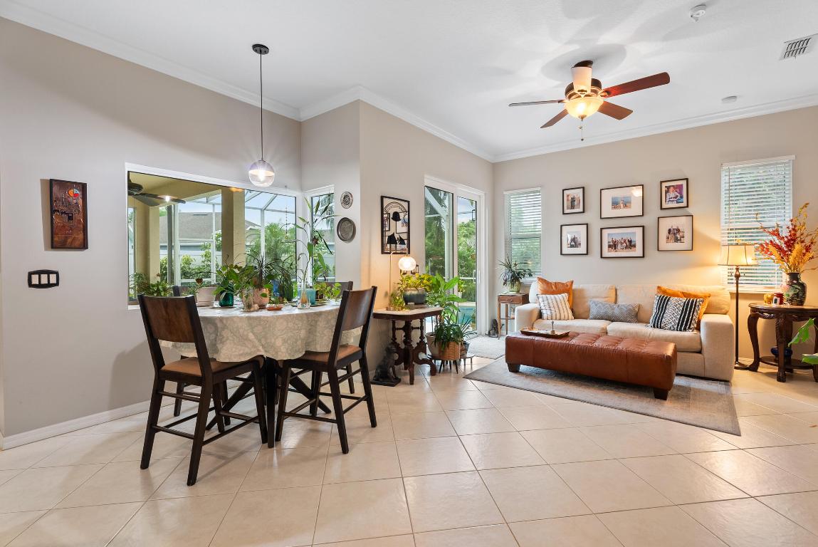 453 NW Sunflower Place