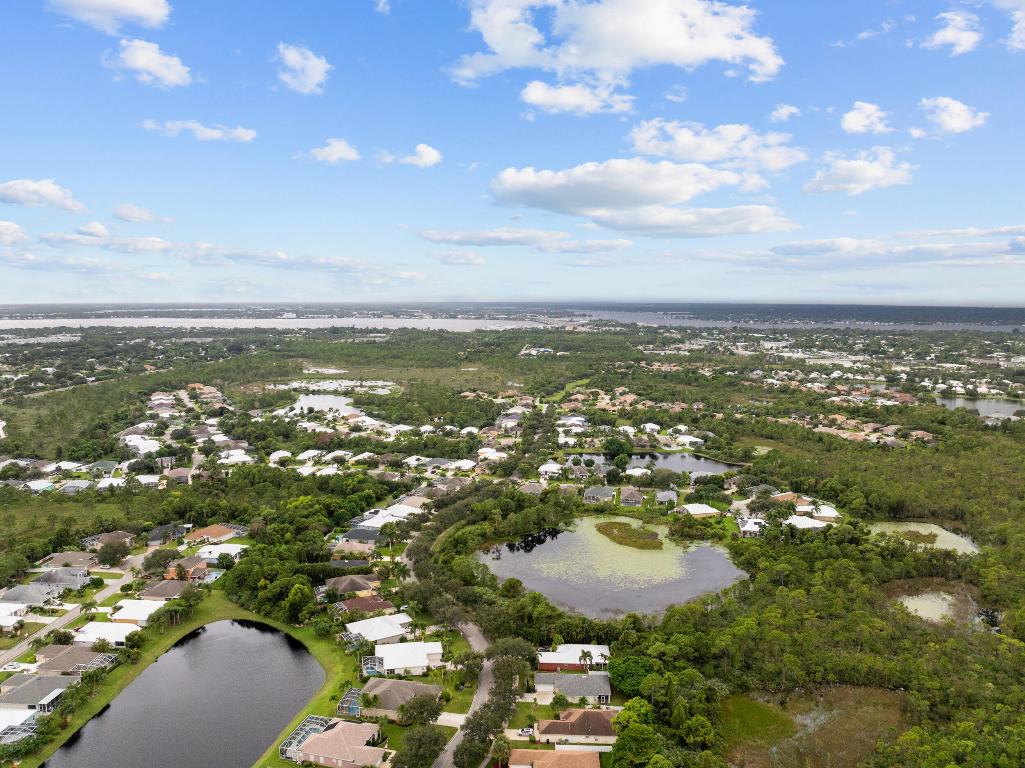 453 NW Sunflower Place