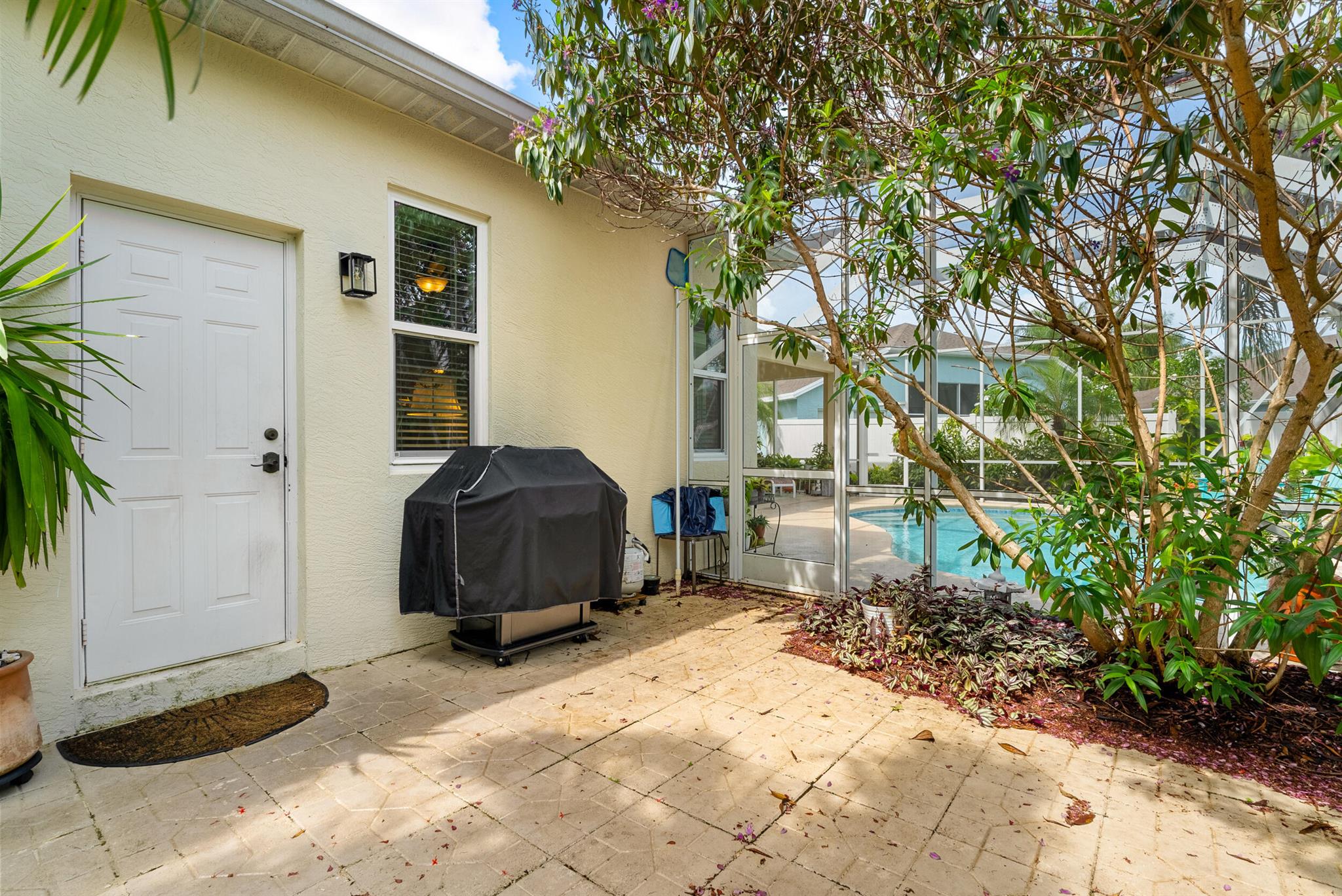 453 NW Sunflower Place