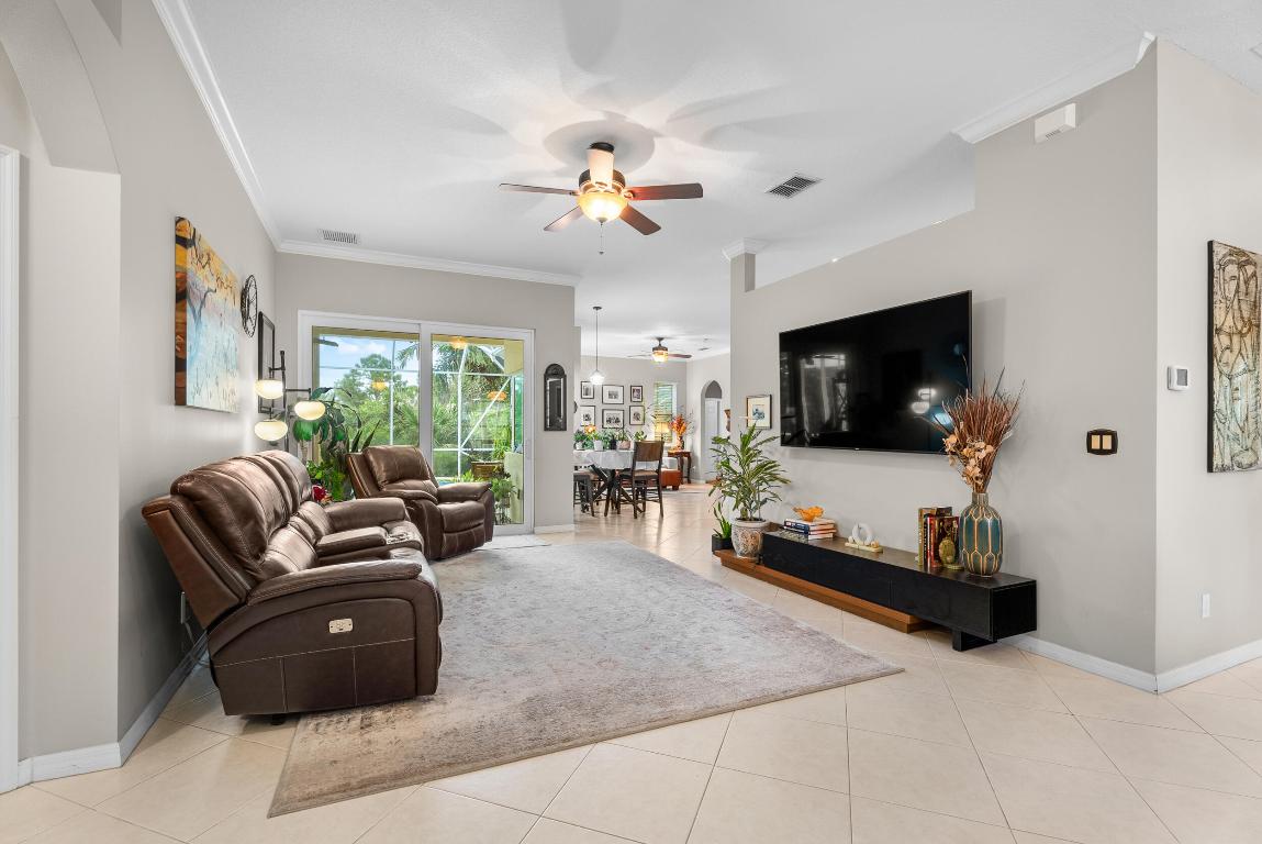 453 NW Sunflower Place