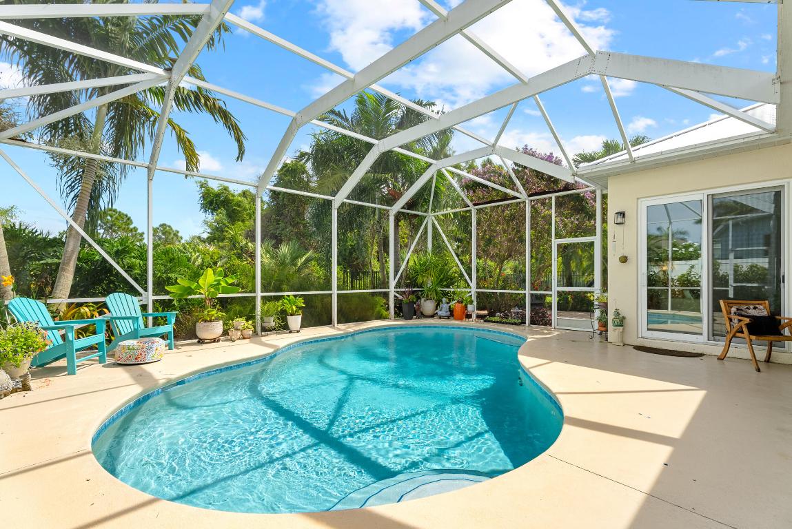 453 NW Sunflower Place