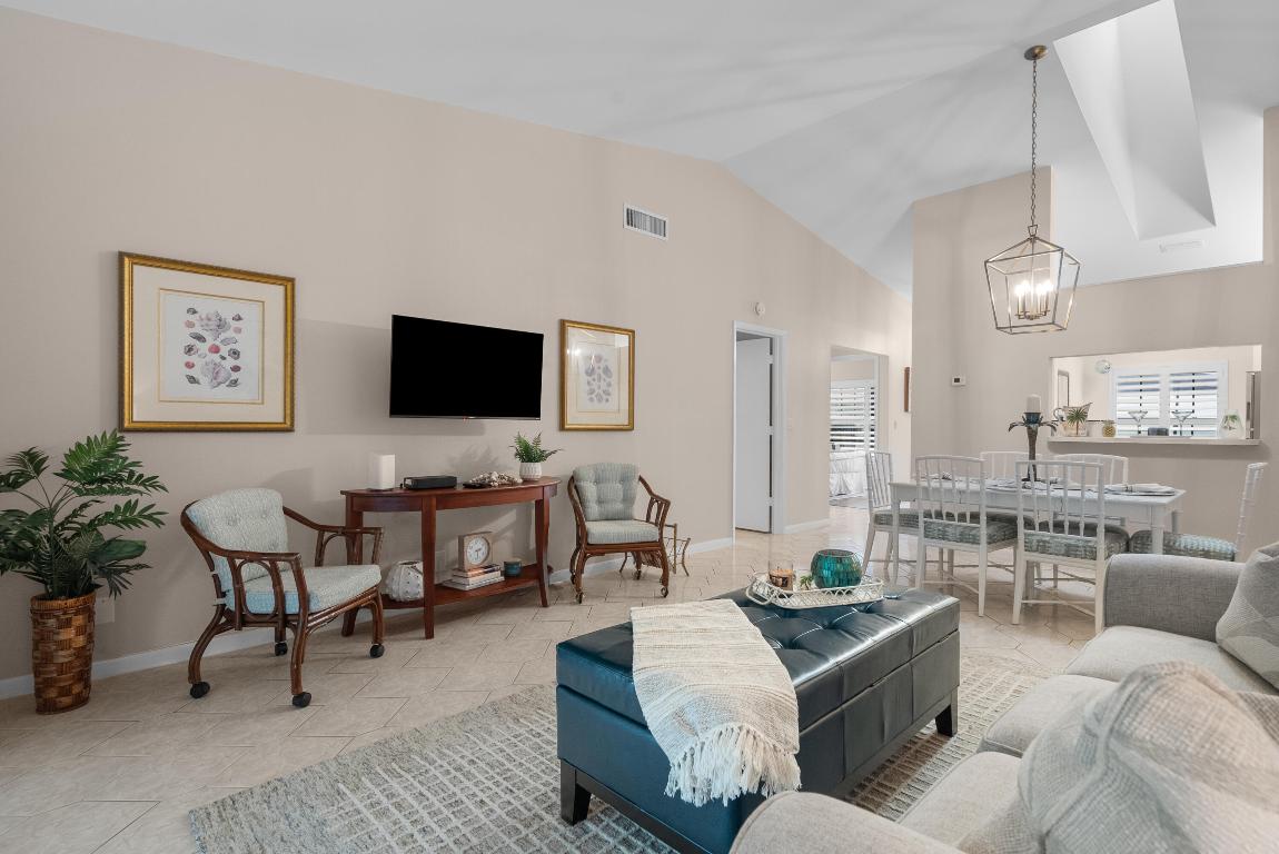 1544 SW Silver Pine Way 104f