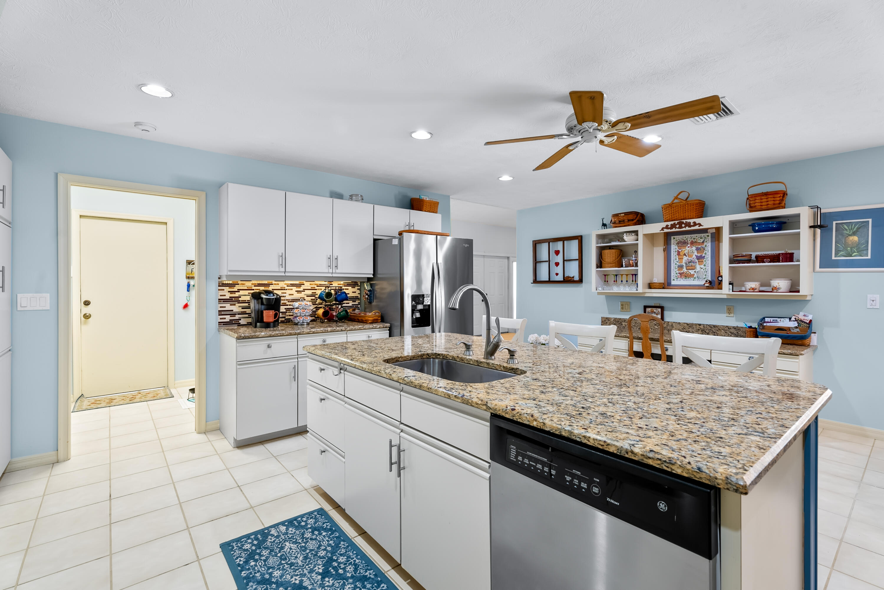 3266 NE Kapok Court
