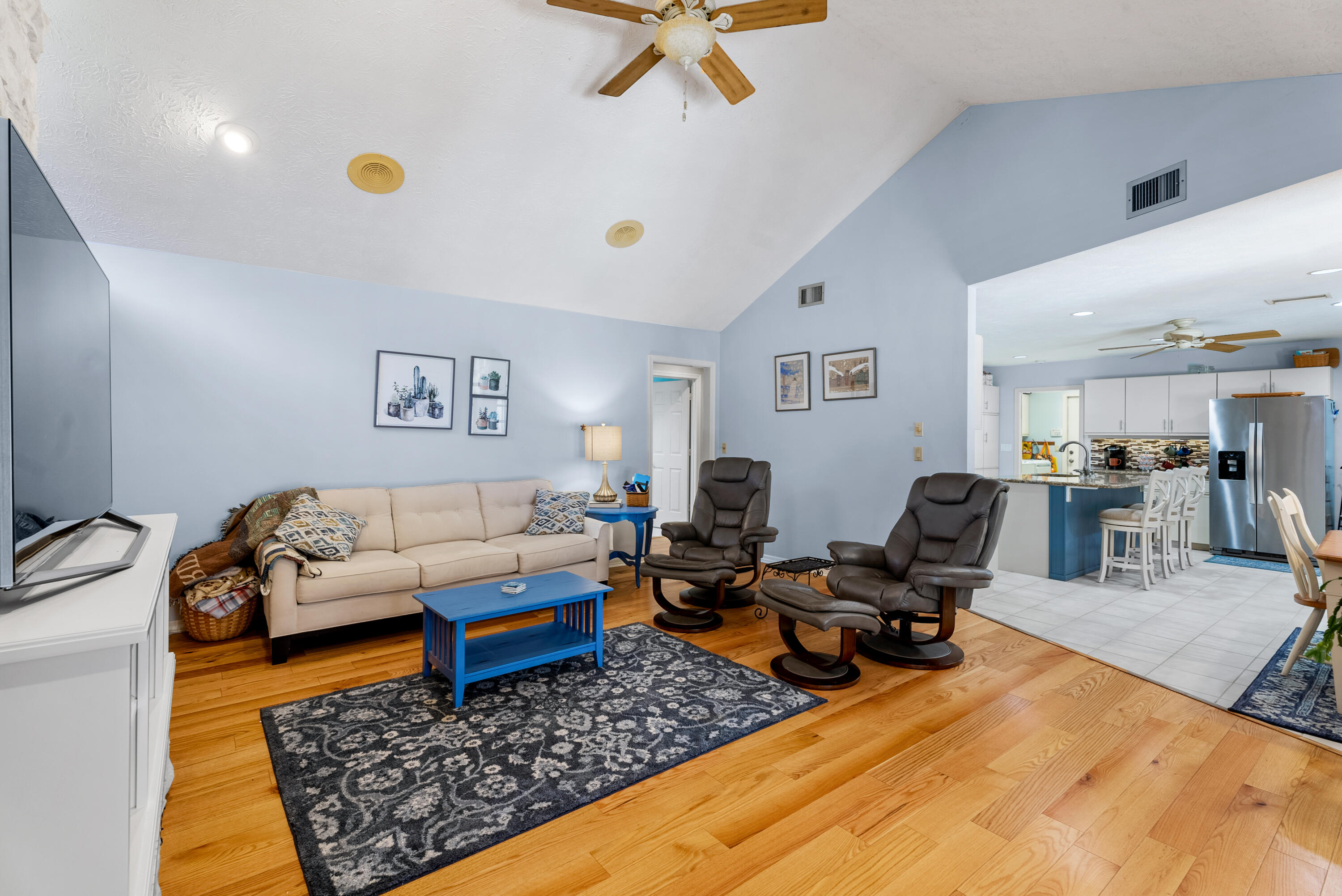3266 NE Kapok Court