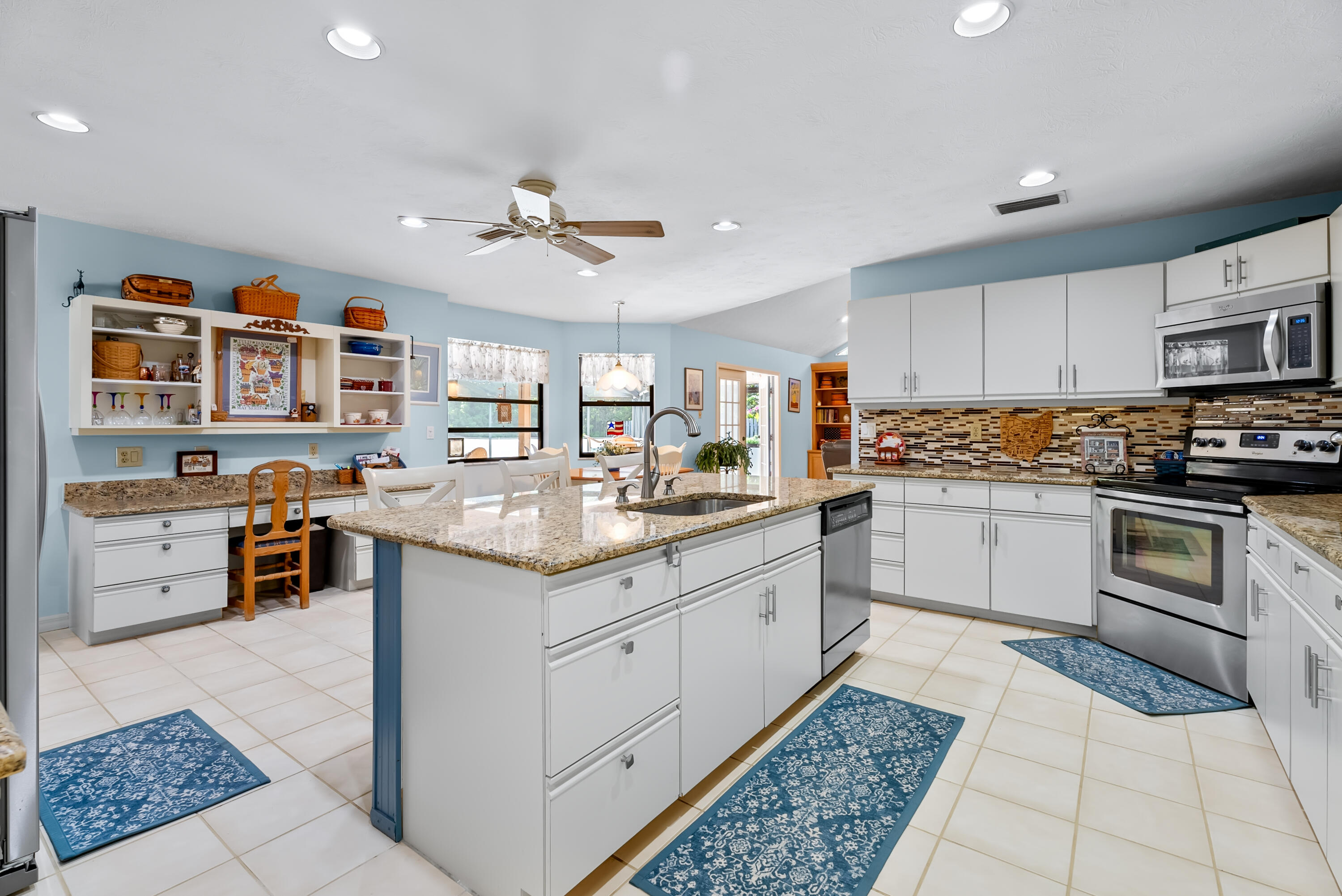 3266 NE Kapok Court