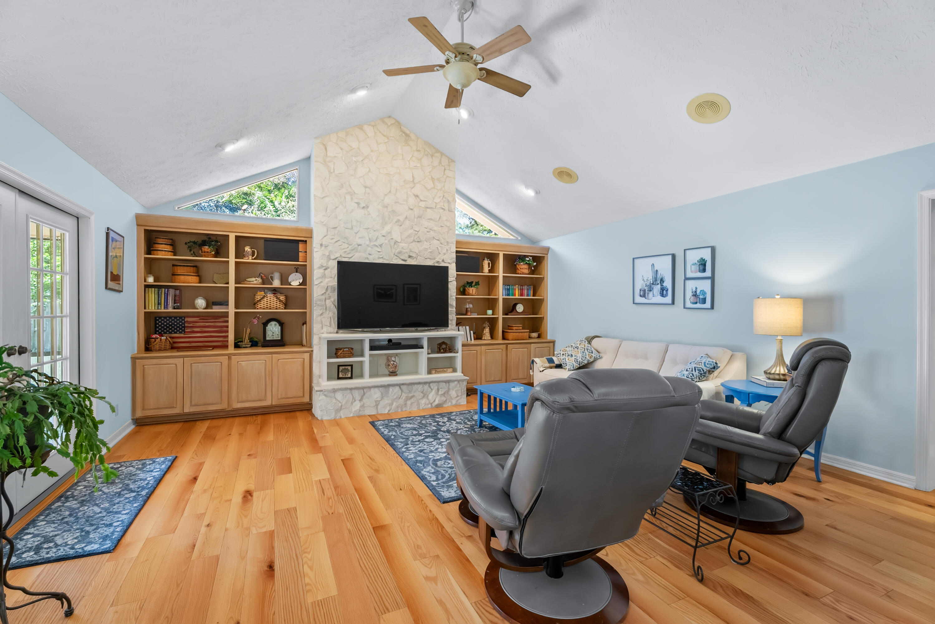 3266 NE Kapok Court