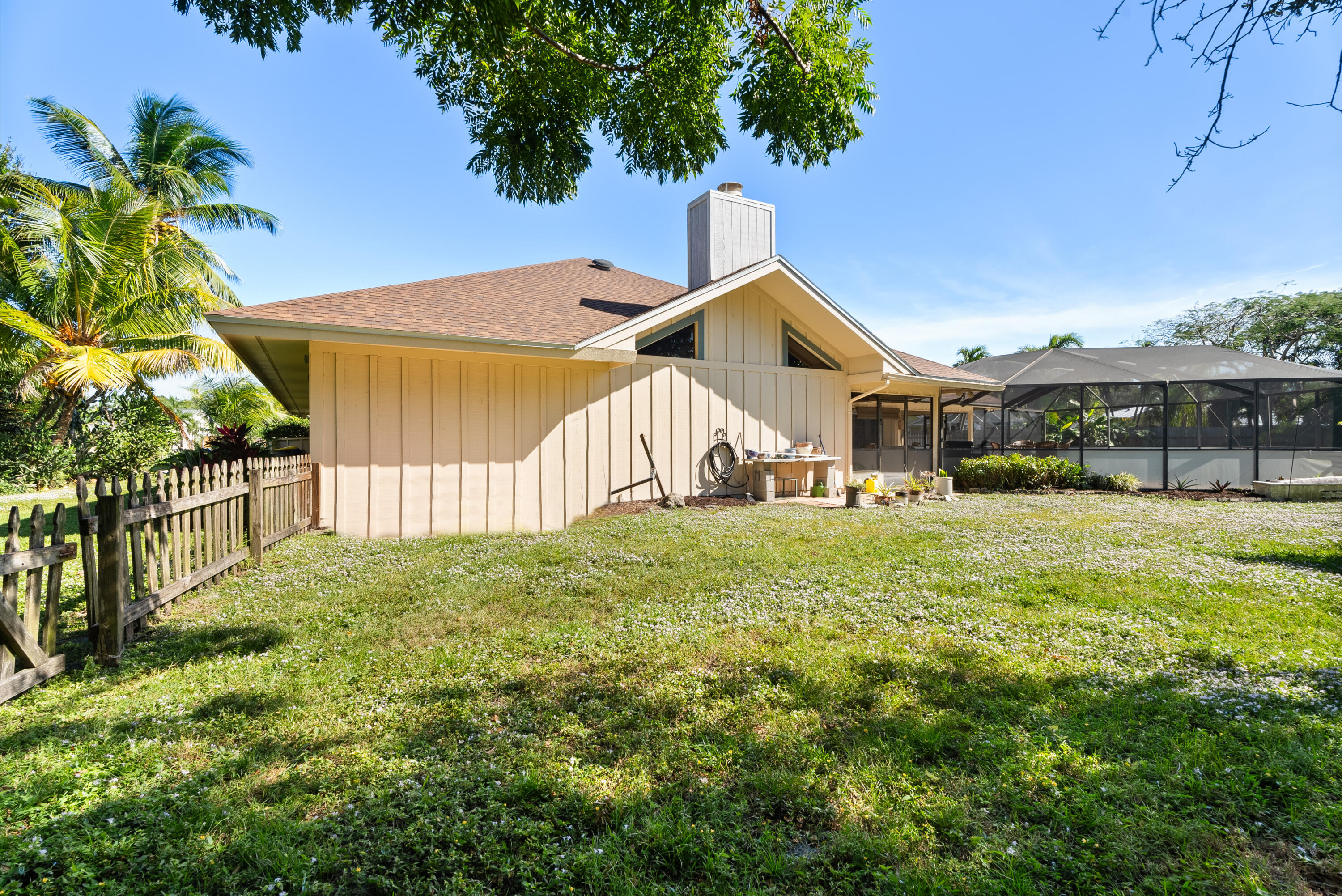 3266 NE Kapok Court