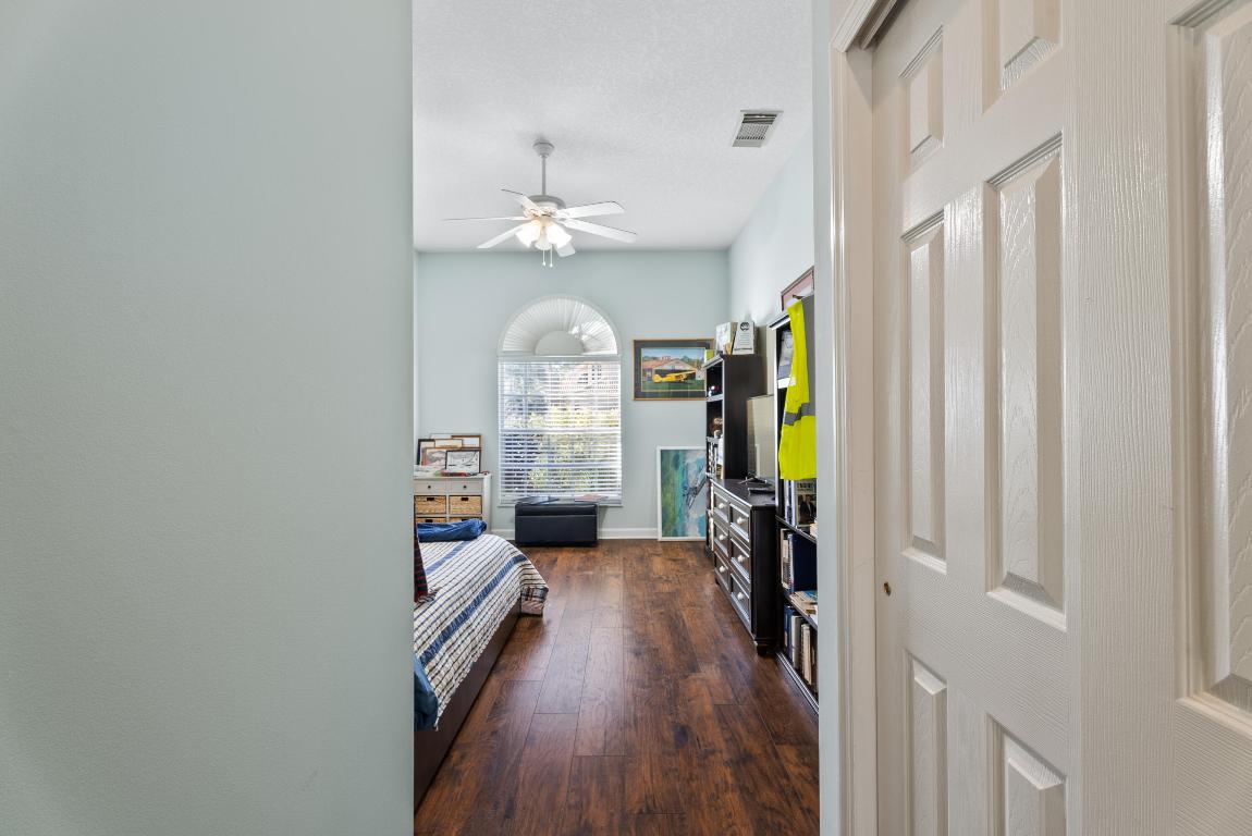 906 SW Munjack Circle