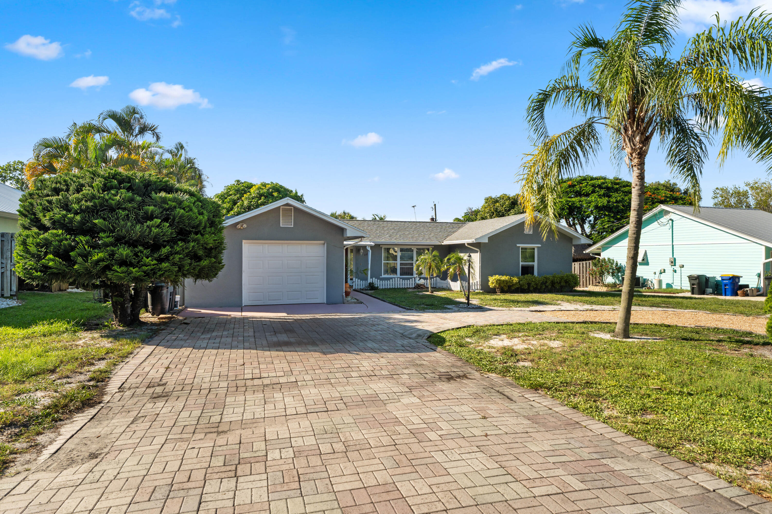 4805 SE Manatee Terrace