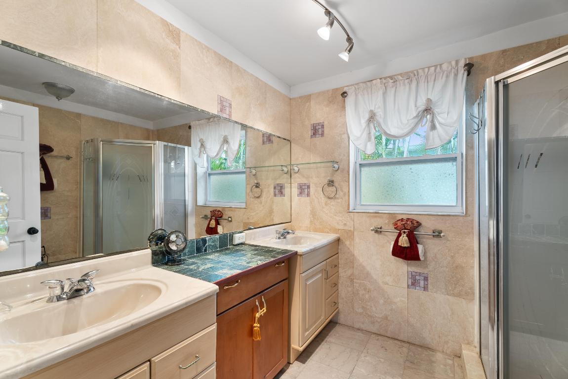 4805 SE Manatee Terrace