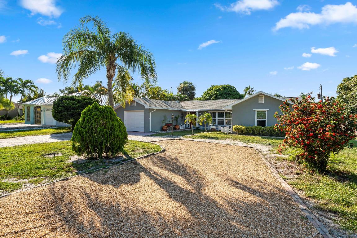 4805 SE Manatee Terrace