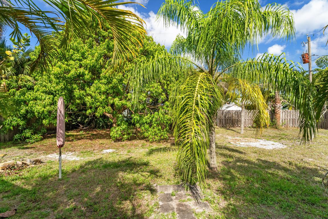 4805 SE Manatee Terrace