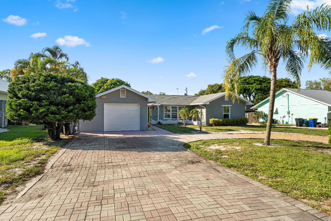 4805 SE Manatee Terrace