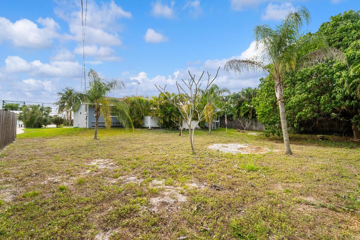 4805 SE Manatee Terrace