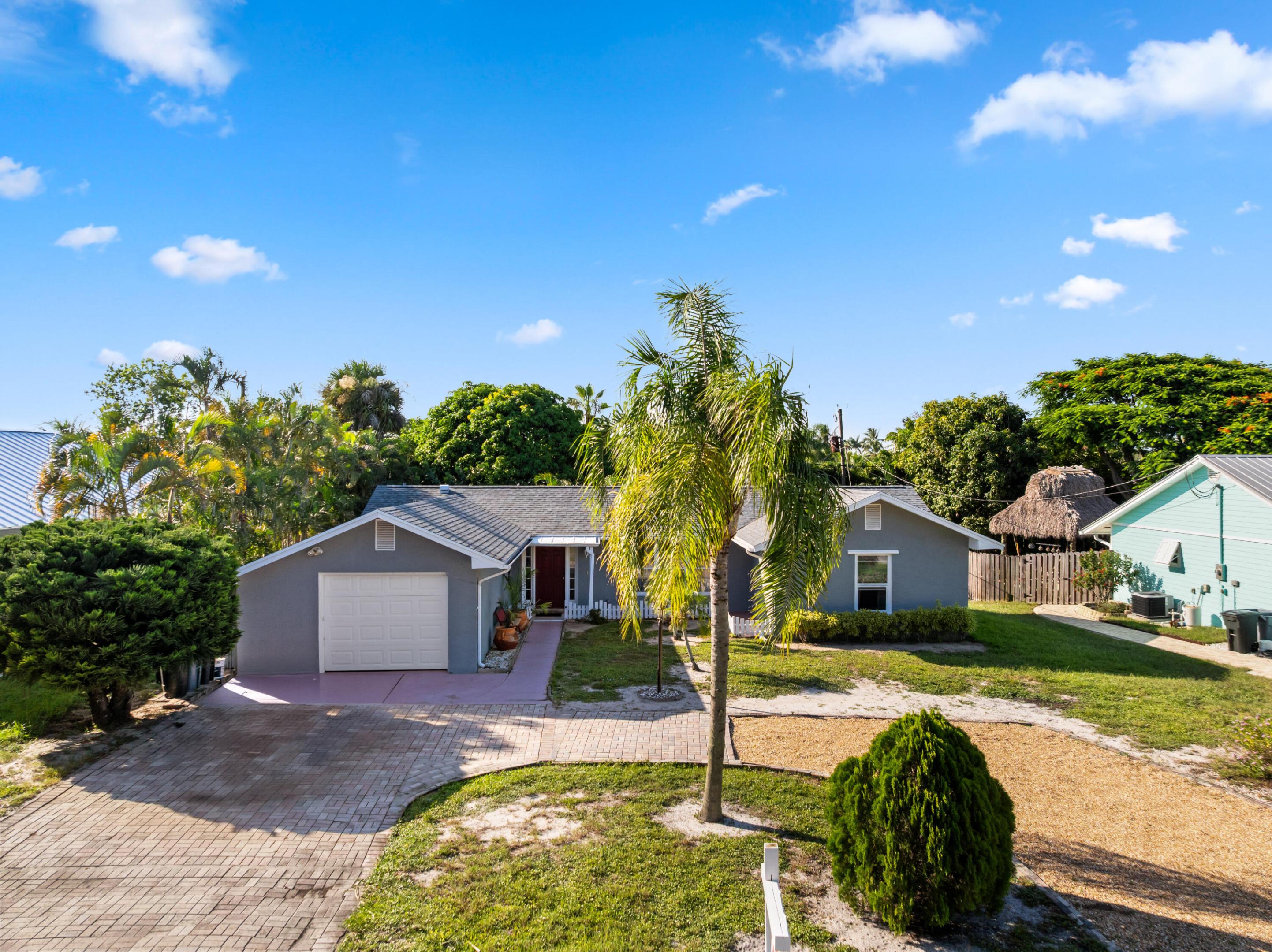 4805 SE Manatee Terrace