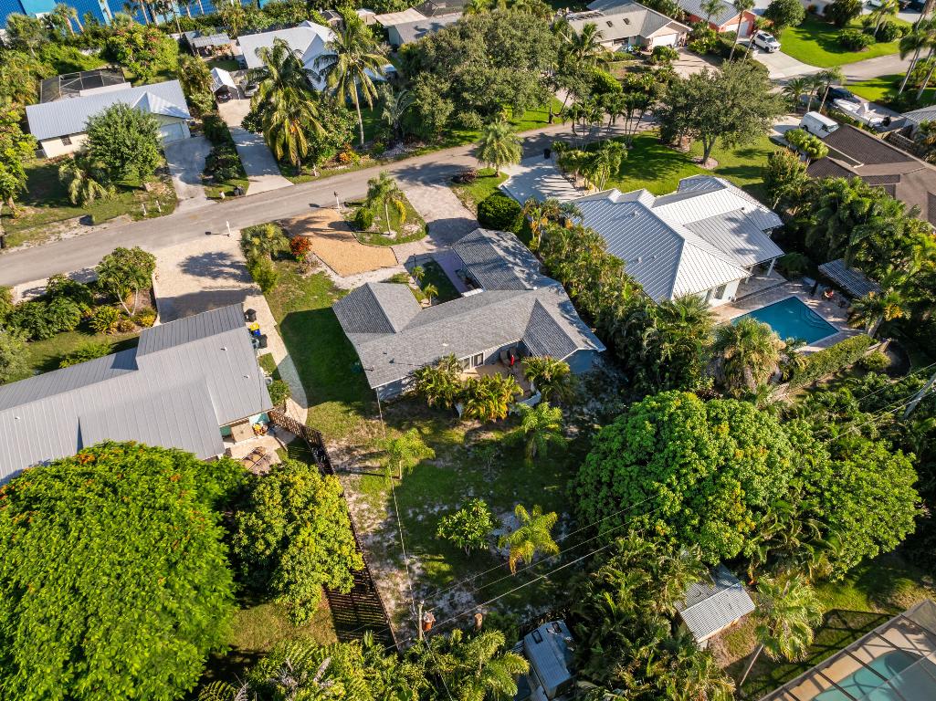 4805 SE Manatee Terrace