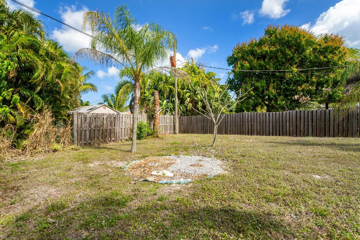 4805 SE Manatee Terrace