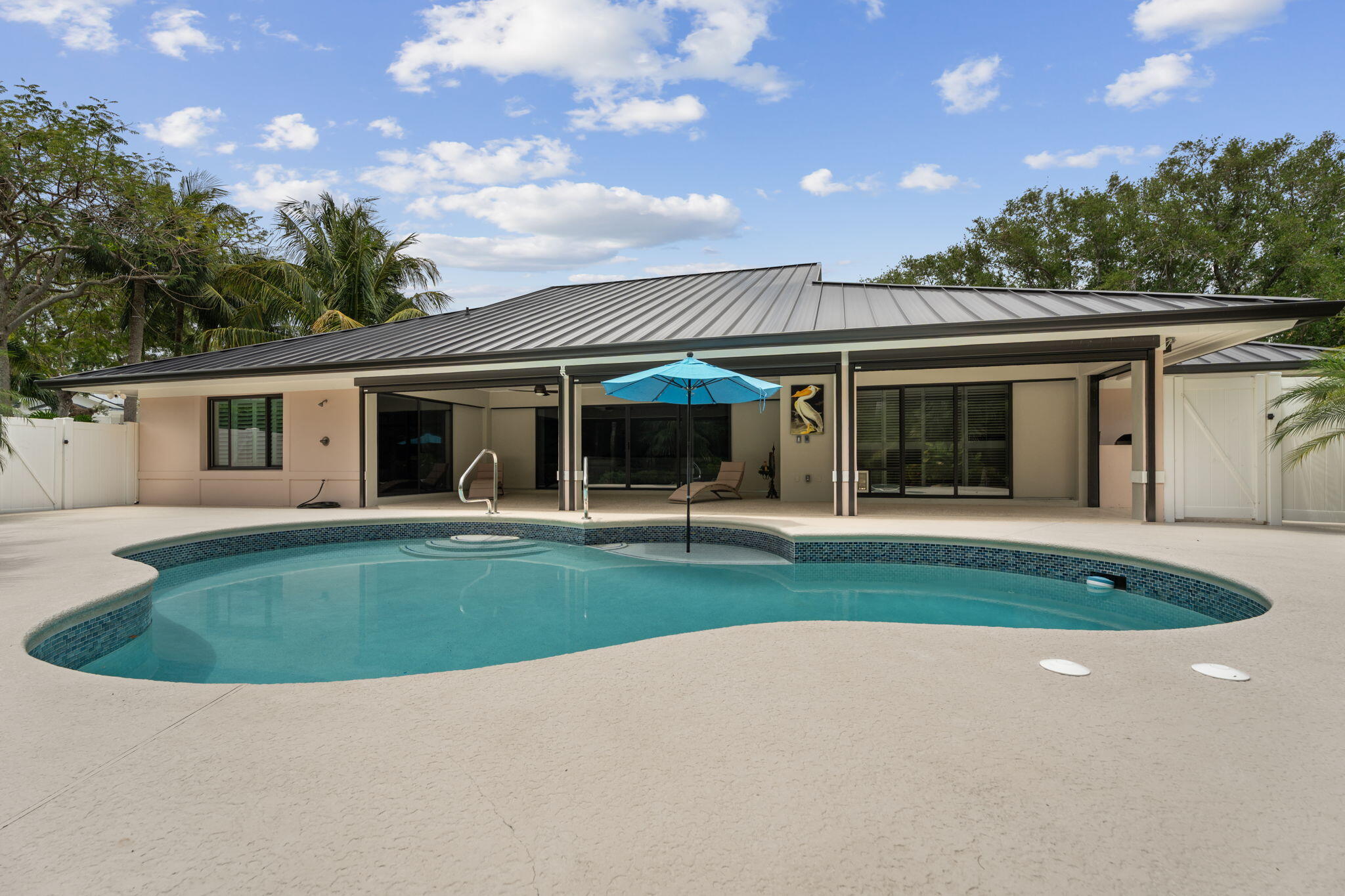 121 Hillcrest Drive