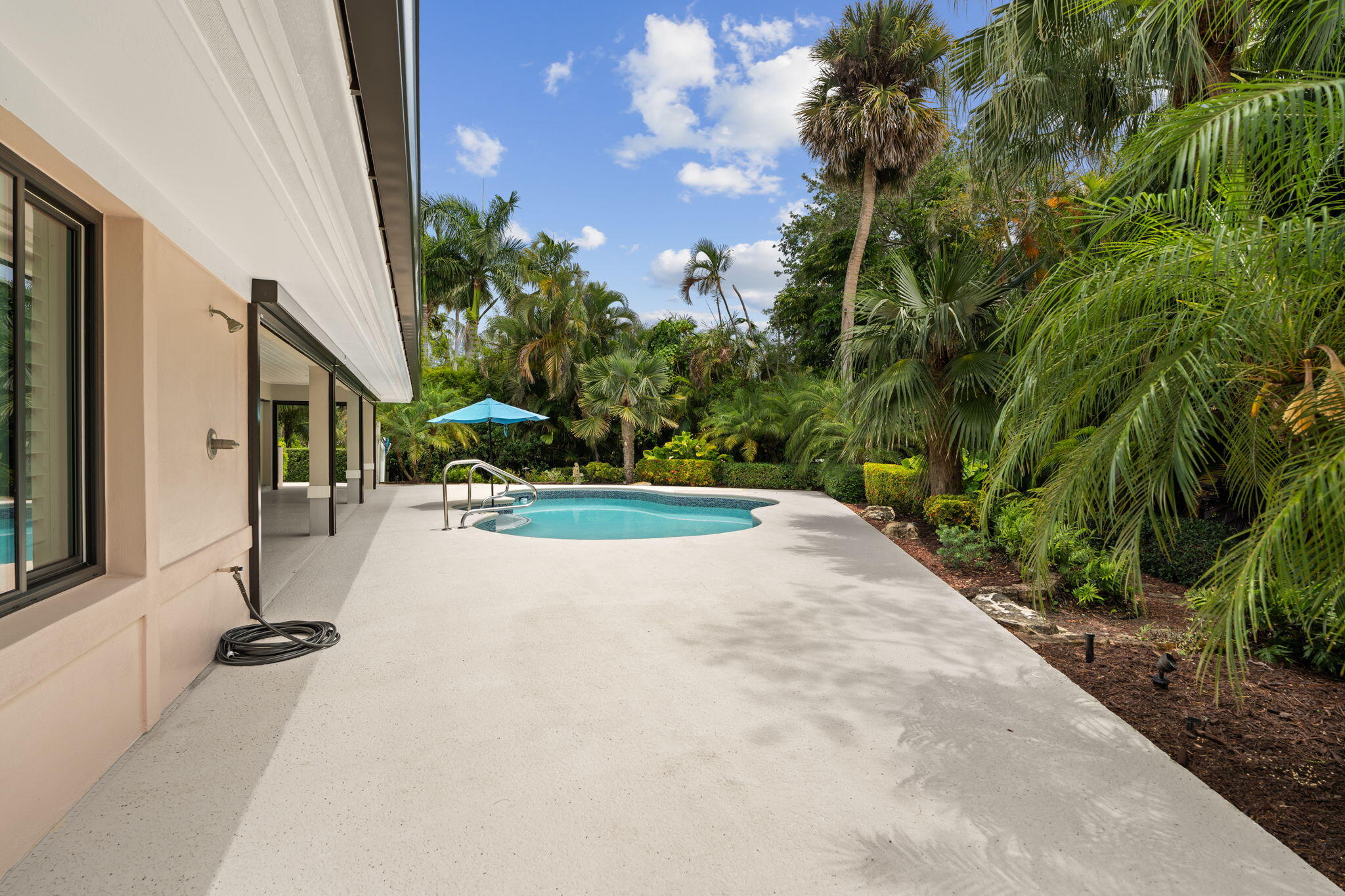 121 Hillcrest Drive