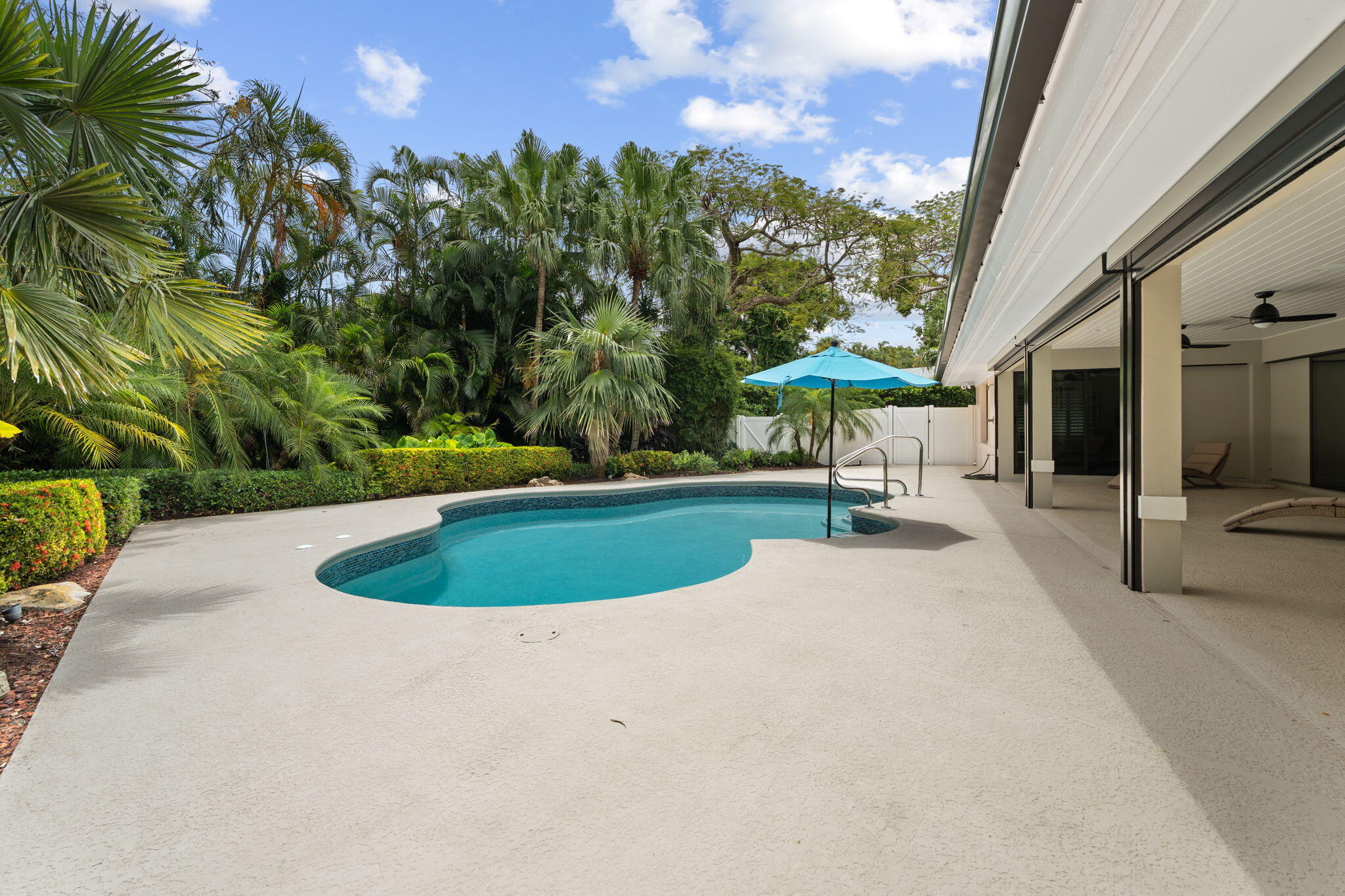 121 Hillcrest Drive