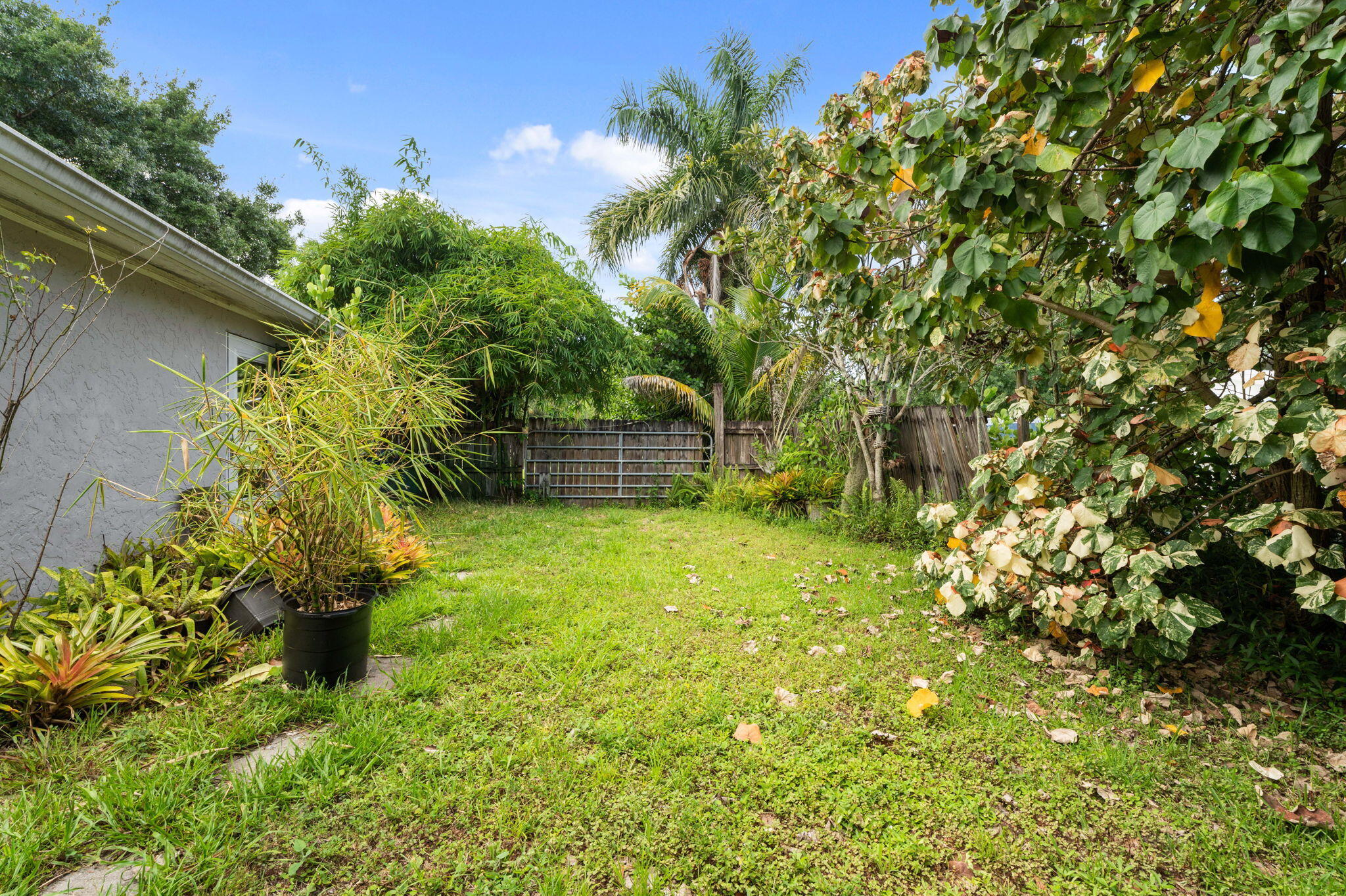 1048 SW 36th Terrace