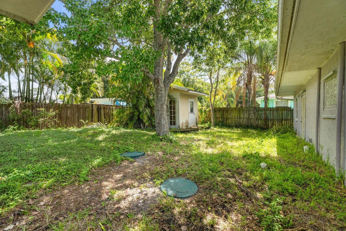 1048 SW 36th Terrace