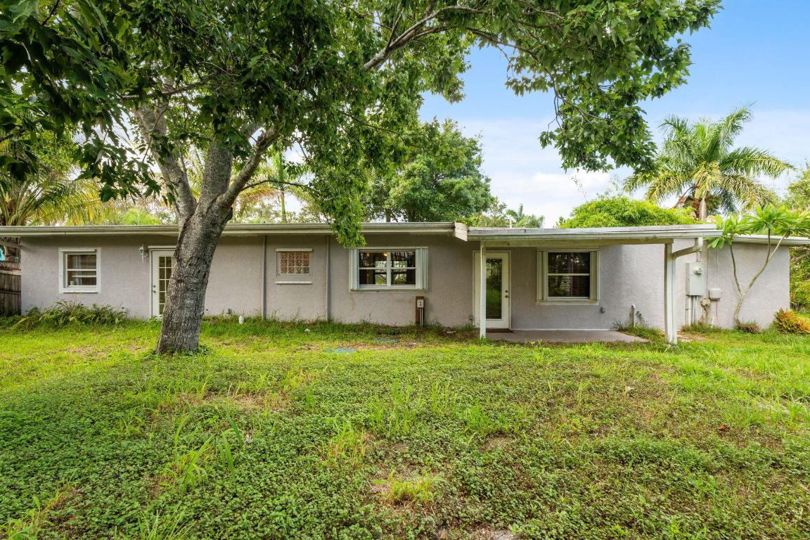 1048 SW 36th Terrace