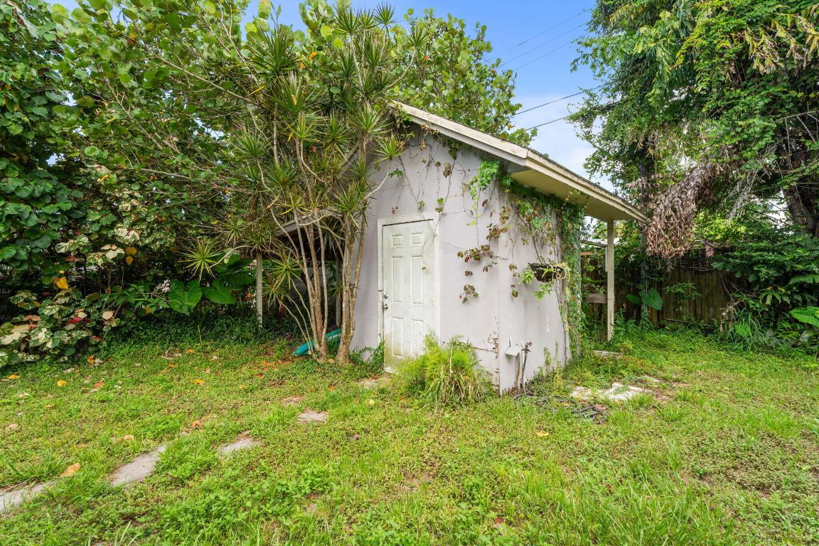 1048 SW 36th Terrace