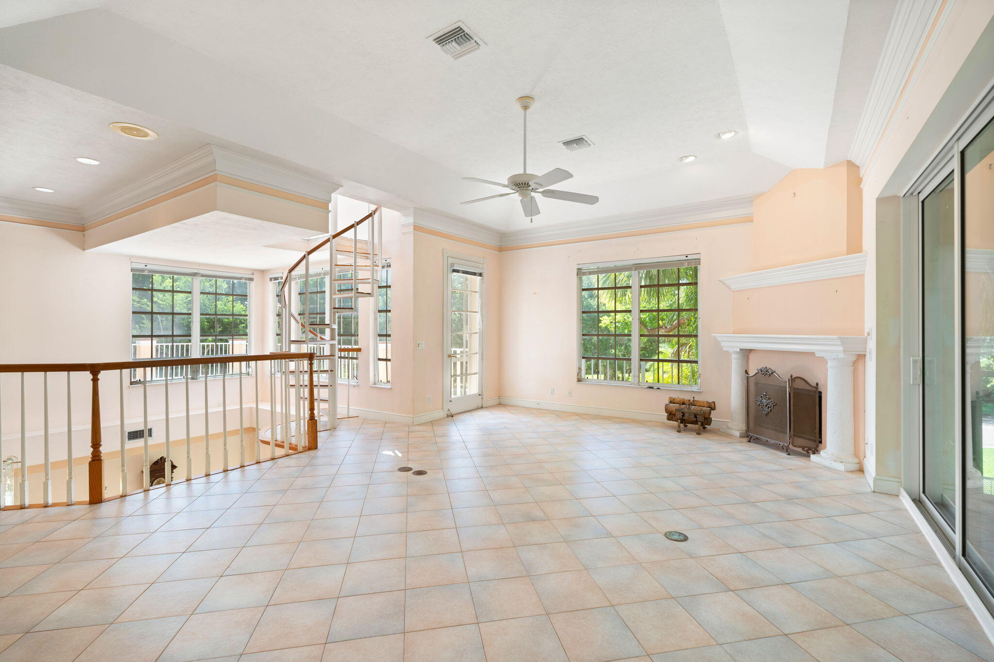 6 Castle Hill Way