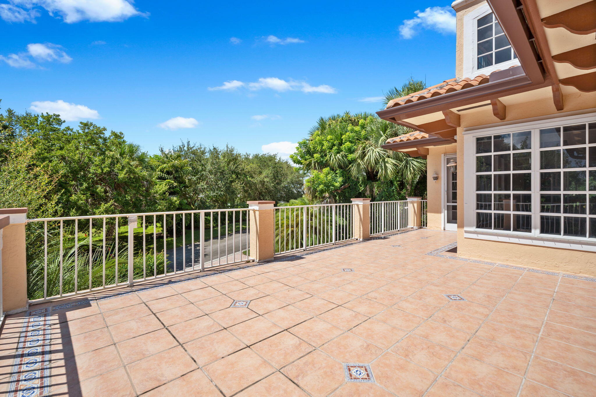 6 Castle Hill Way