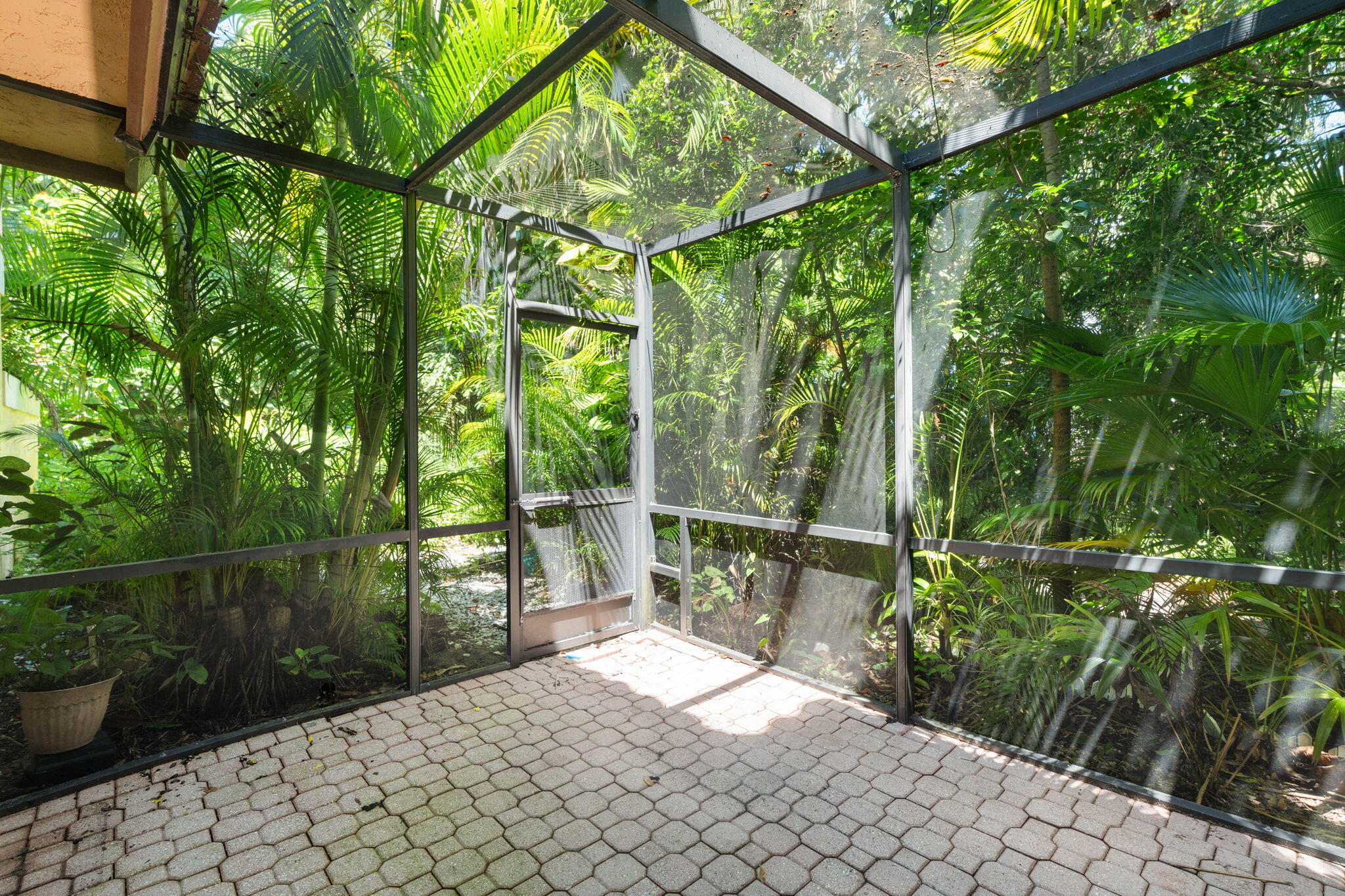 6 Castle Hill Way