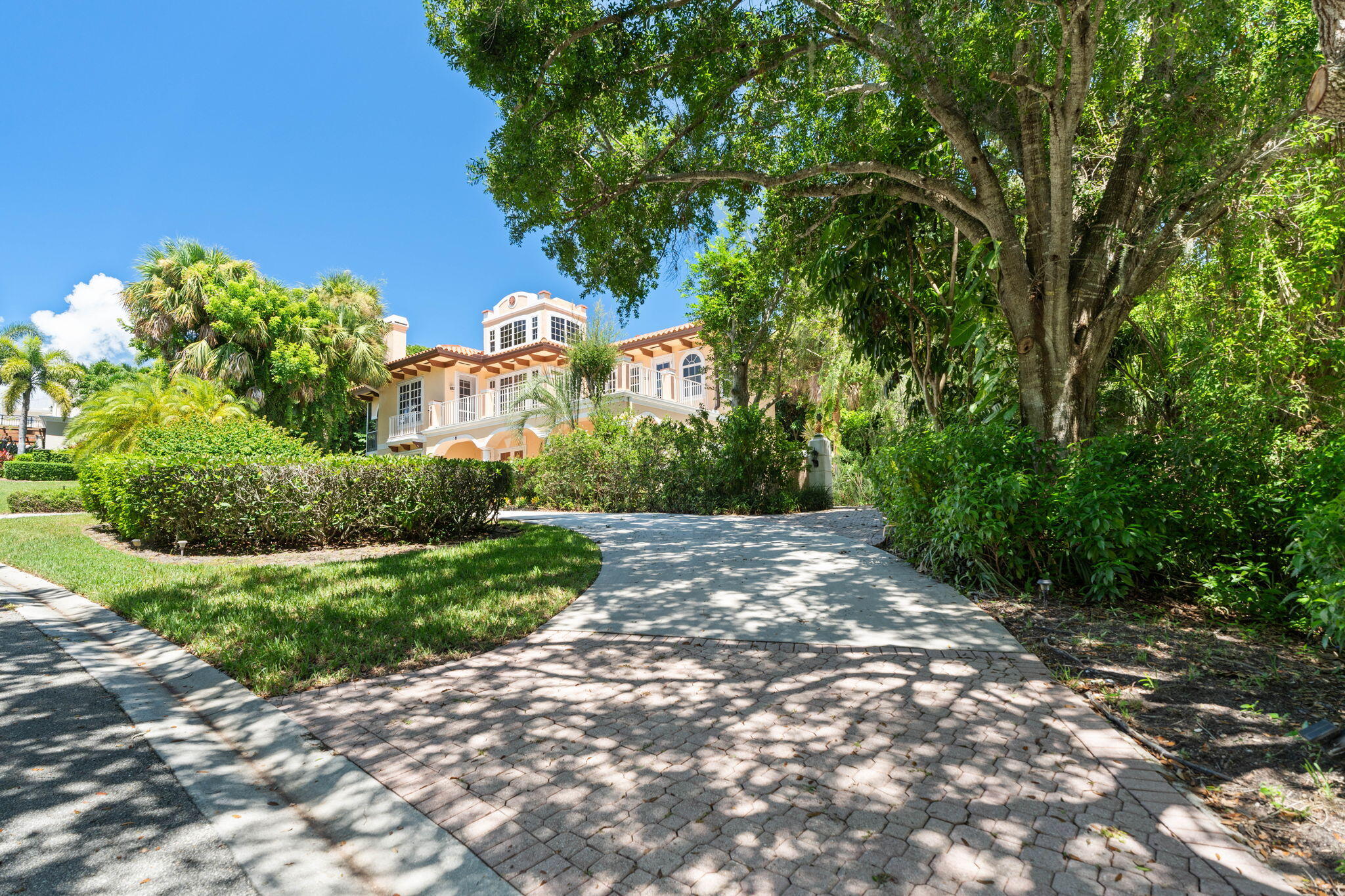 6 Castle Hill Way
