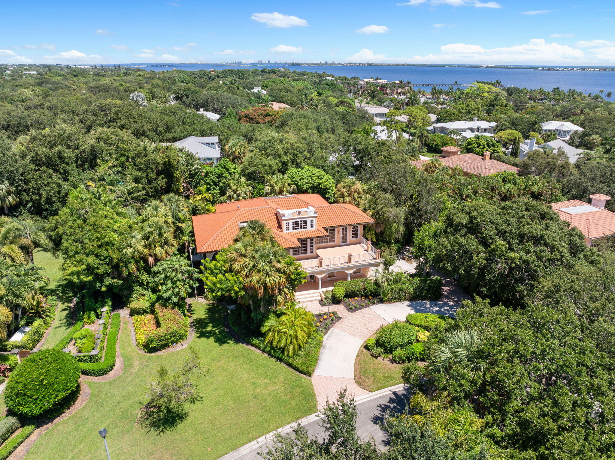 6 Castle Hill Way