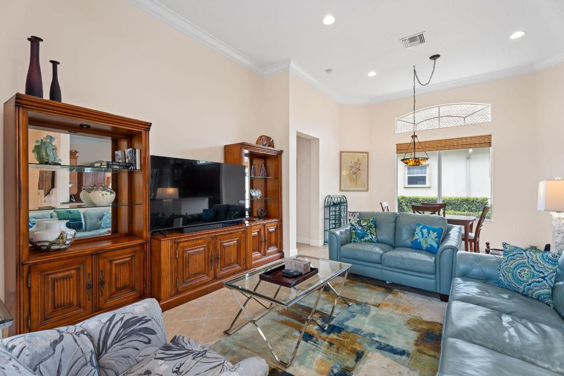 8738 Tompson Point Road