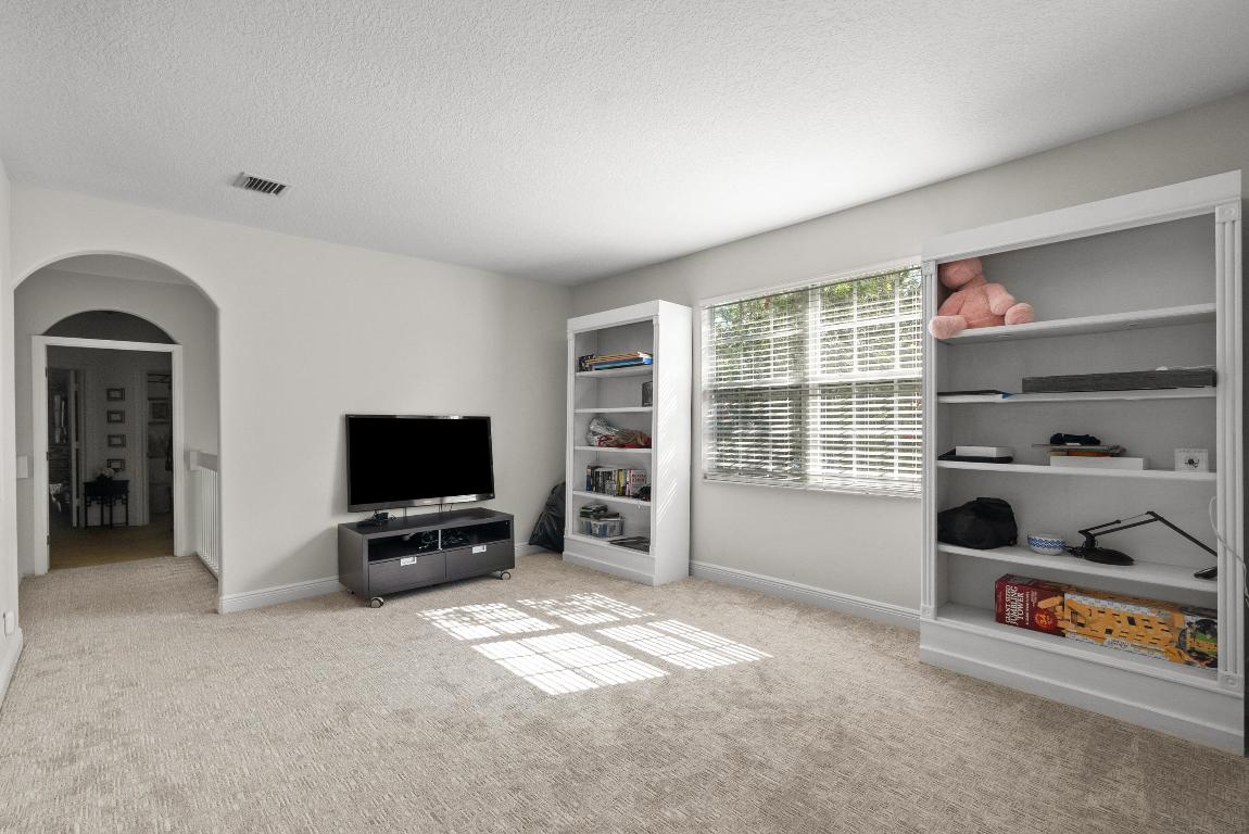 1915 SW Panther Trace