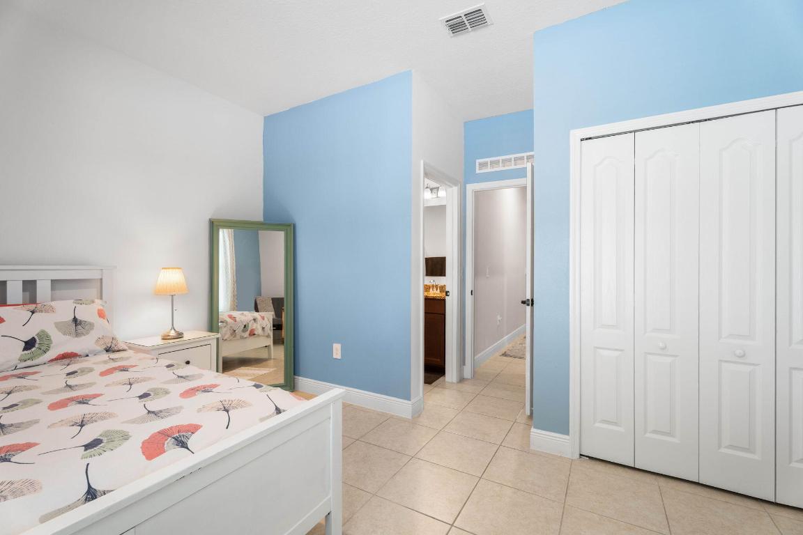 3271 SW Regatta Street