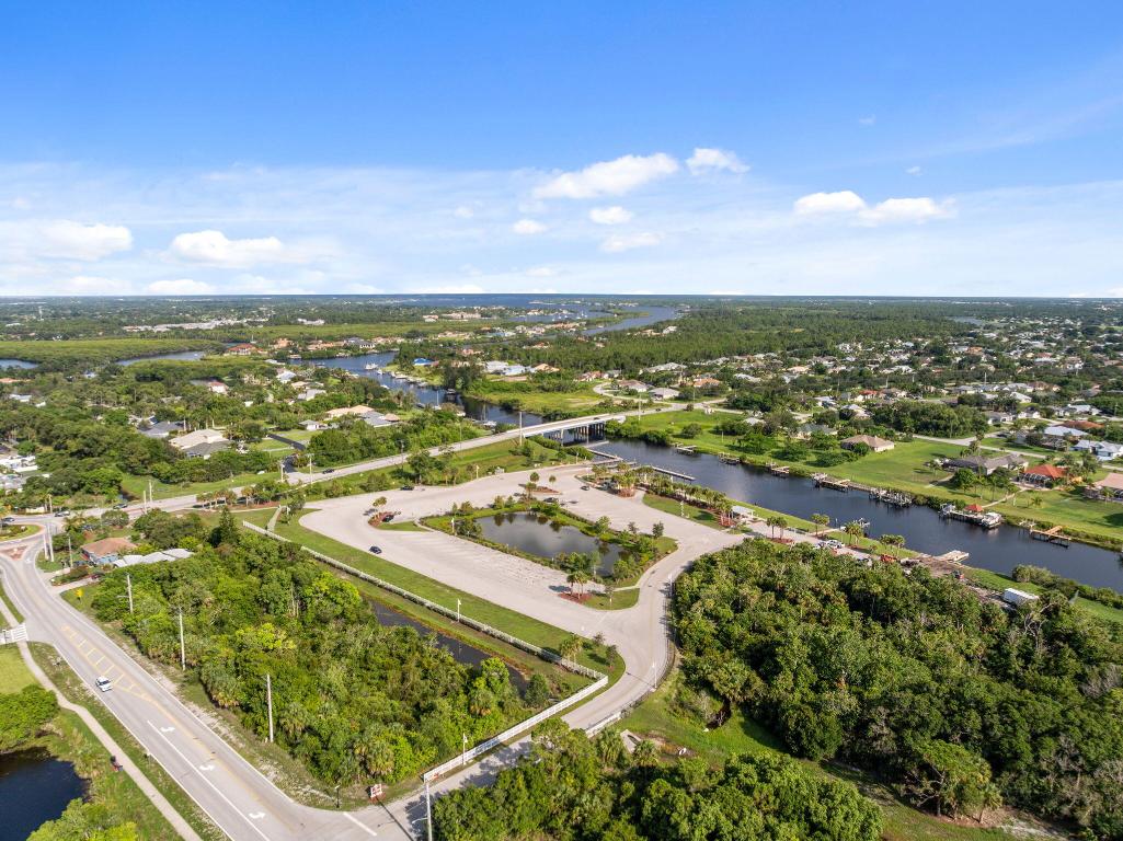 372 SE Oakridge Drive