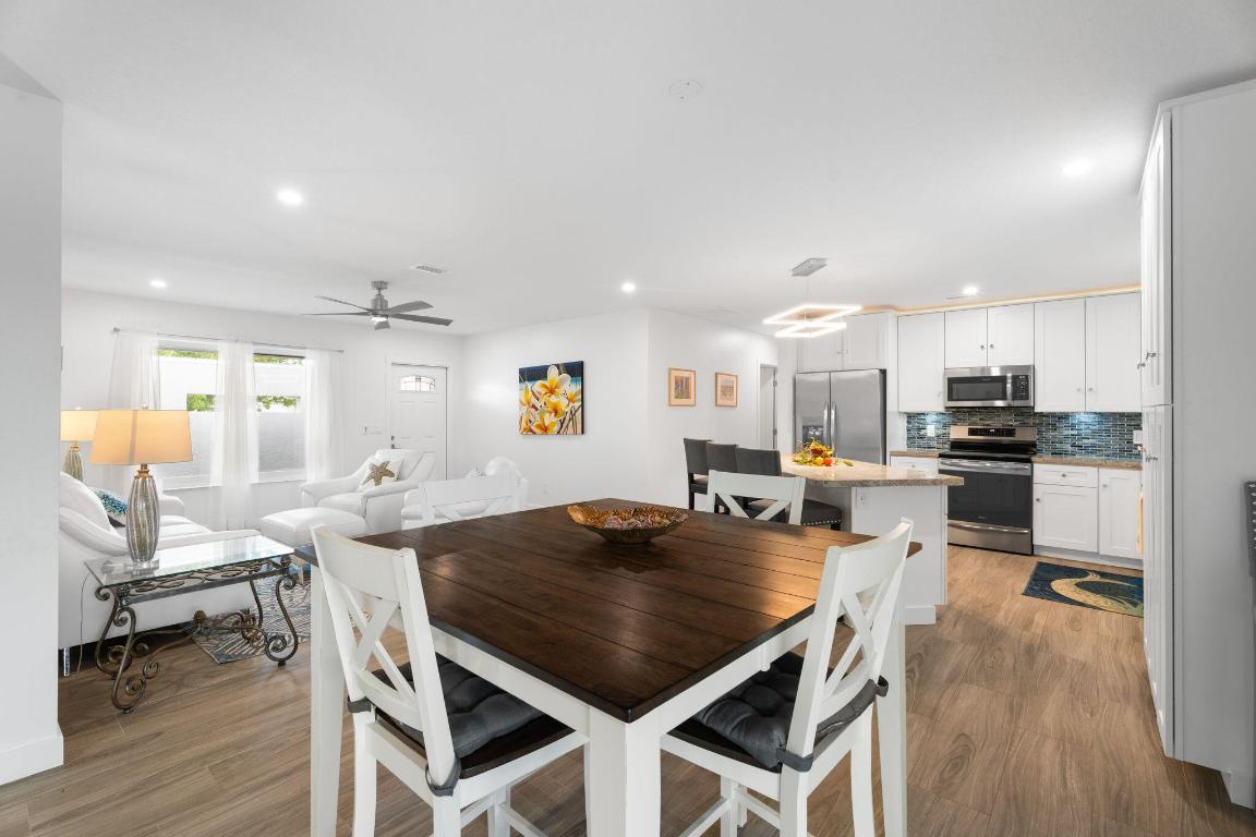 372 SE Oakridge Drive