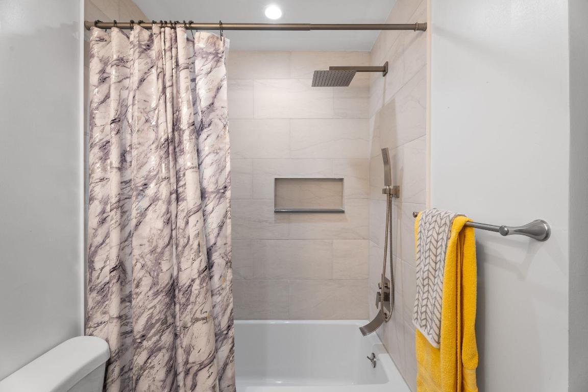 372 SE Oakridge Drive