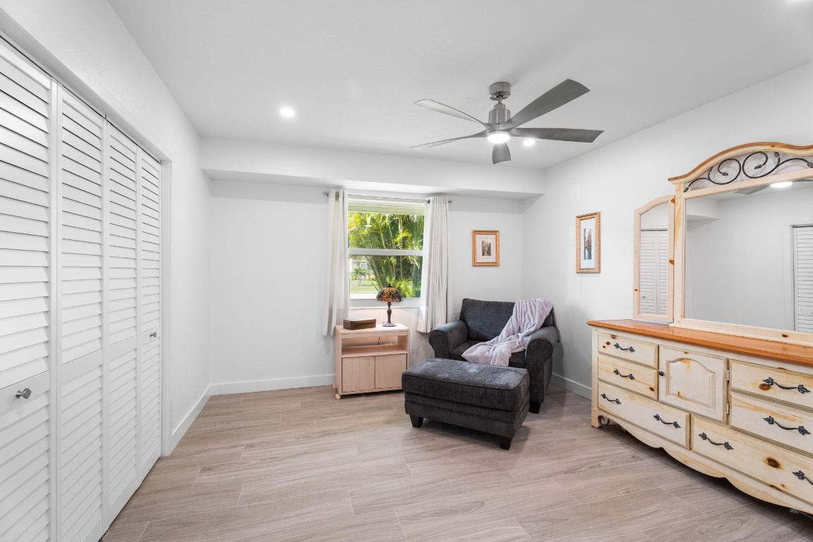 372 SE Oakridge Drive