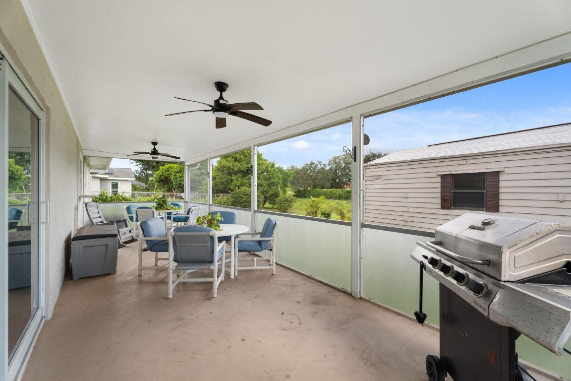 372 SE Oakridge Drive