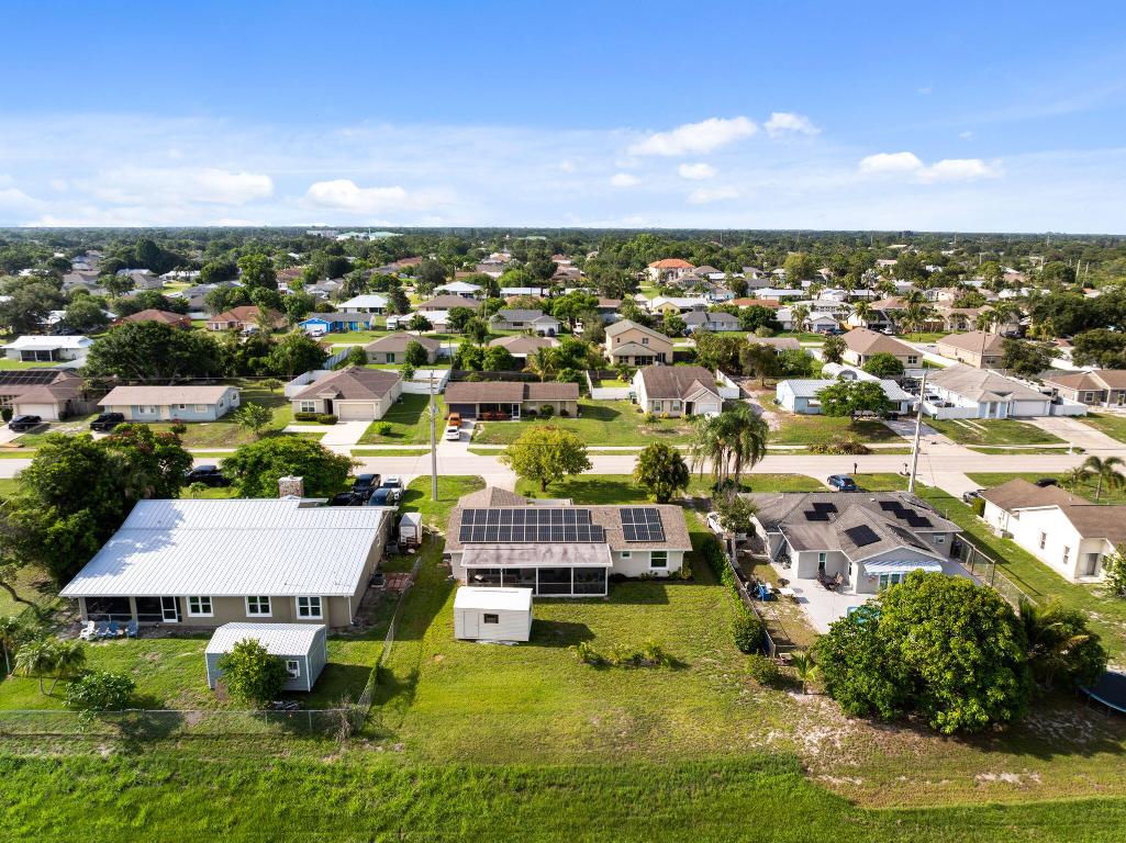 372 SE Oakridge Drive