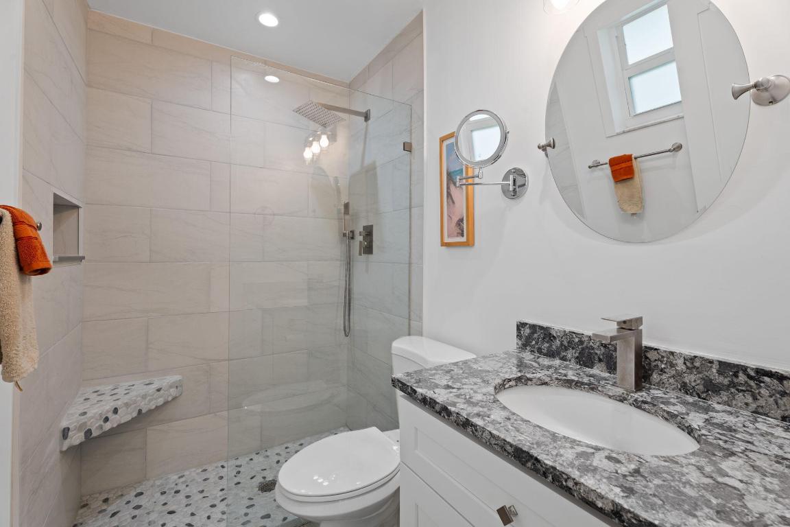 372 SE Oakridge Drive