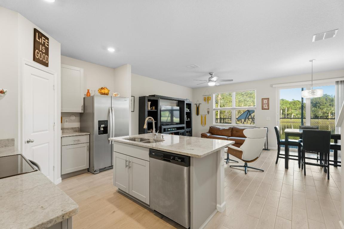 3931 SE Mentmore Lane