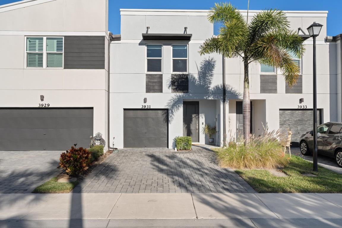 3931 SE Mentmore Lane