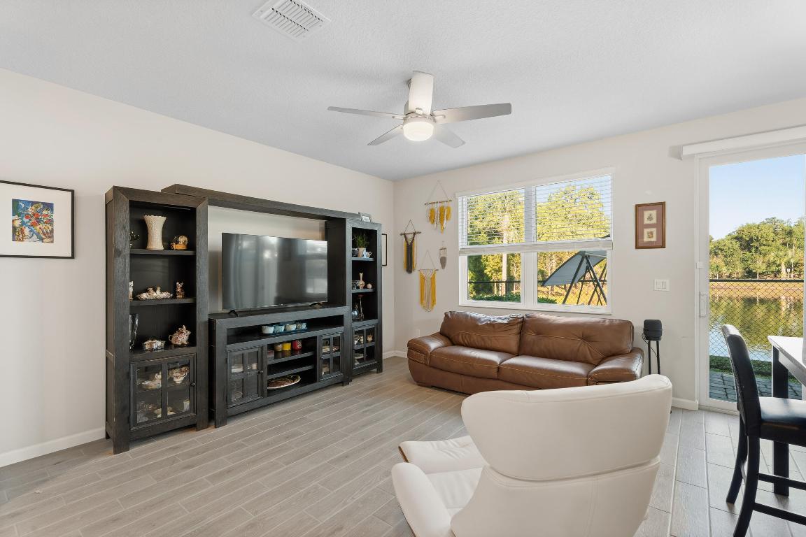 3931 SE Mentmore Lane