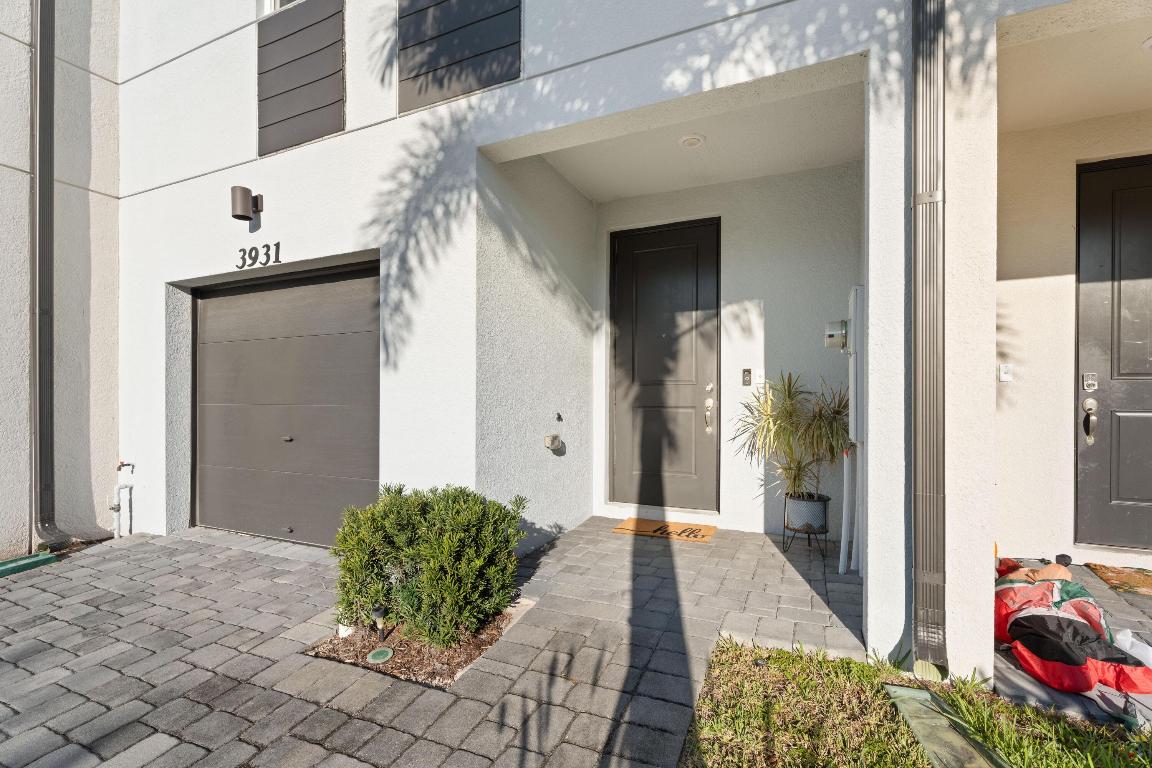 3931 SE Mentmore Lane